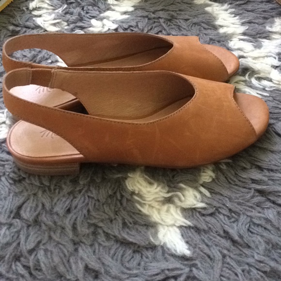 Brown sling back - Picture 3 of 4